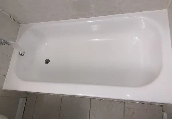 Refinished bathroom tiles  in Alpharetta, GA bright, glossy tiles after professional reglazing and restoration