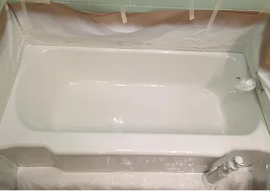 Fully restored bathtub after reglazing with clean and polished look