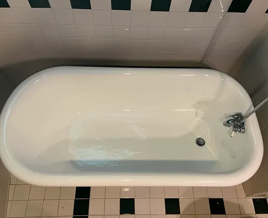 Restored clawfoot bathtub after professional bathtub refinishing